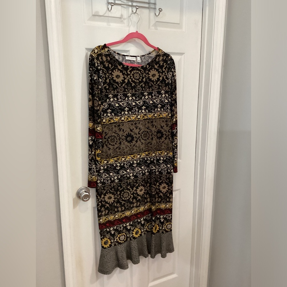 Beautiful NWOT Susan Graver dress..medium..lots of stretch